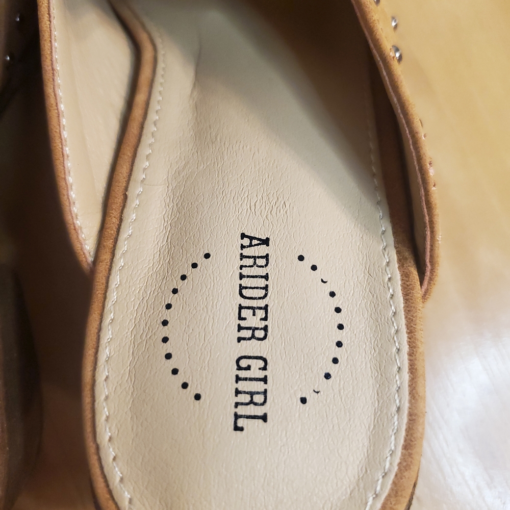 NWOT. Arider Girl Tan Studded Mules. Size 6. #SW - Picture 5 of 7